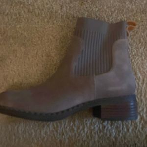 BRAND NEW, NEVER WORN Water Resistant Kenneth Cole Boots